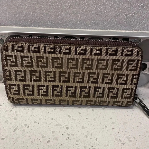 Fendi authentic canvas wallet - Picture 5 of 16